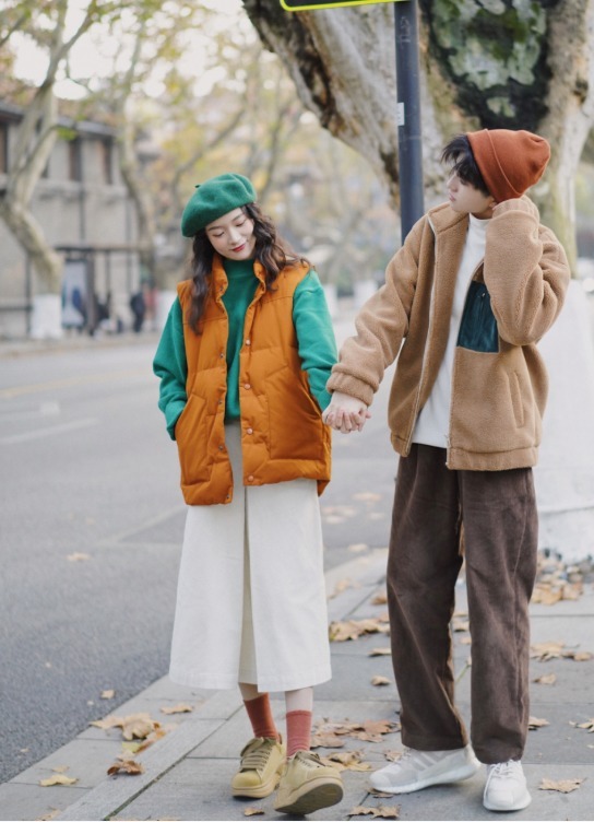 半身裙|冬天穿衣没思路?看看这5组情侣默契穿搭,高阶秀恩爱
