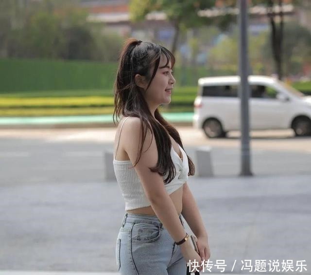 牛仔裤|身材微胖女士的穿搭,坚持以“束腰”为核心,曼妙身姿不远了!