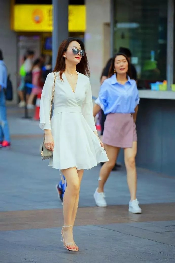 小姐姐|女生穿搭高跟鞋出街,气质美好又迷人!