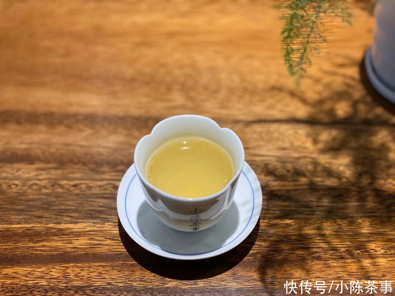  汤色都|白茶、岩茶、红茶、绿茶、普洱茶，可以根据茶汤汤色判断品质吗？