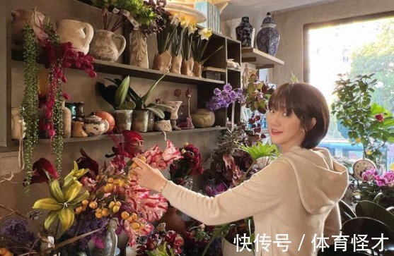 孙颖莎|国乒奥运冠军太暖心!与家人吃大餐,陪上年纪的姥姥,帮闺蜜带娃