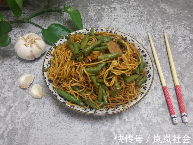 豇豆角|这才是豆角面条的正宗做法，不煮不炒，有肉有菜，比焖面好吃多了