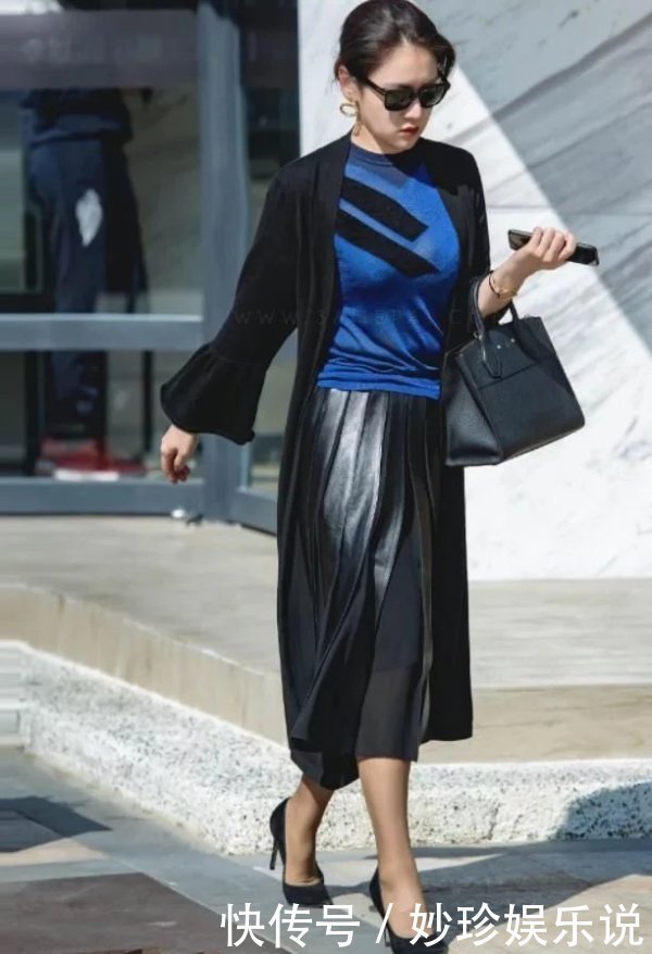 贵妇为了展现高贵优雅的气质，大热天的穿皮裙子，太拼了吧