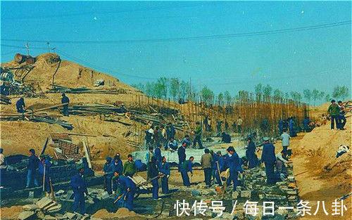 专家&古墓发现“不腐女尸”,几十位专家不敢动,盗墓贼看不下去我来