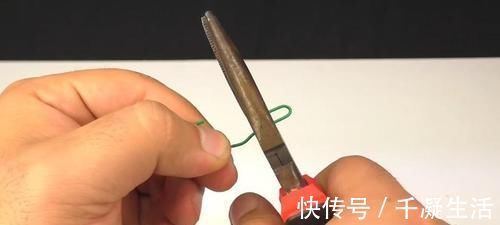 塑料瓶盖别扔了, 简单改造一下, 放在家里有大用处, 看完赶紧试试