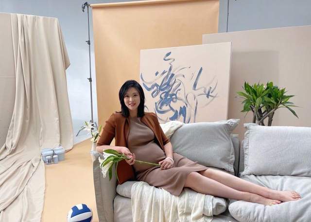 入院|惠若琪端午节挺9月巨肚送祝福,身形笨重手部水肿,疑已入院生娃