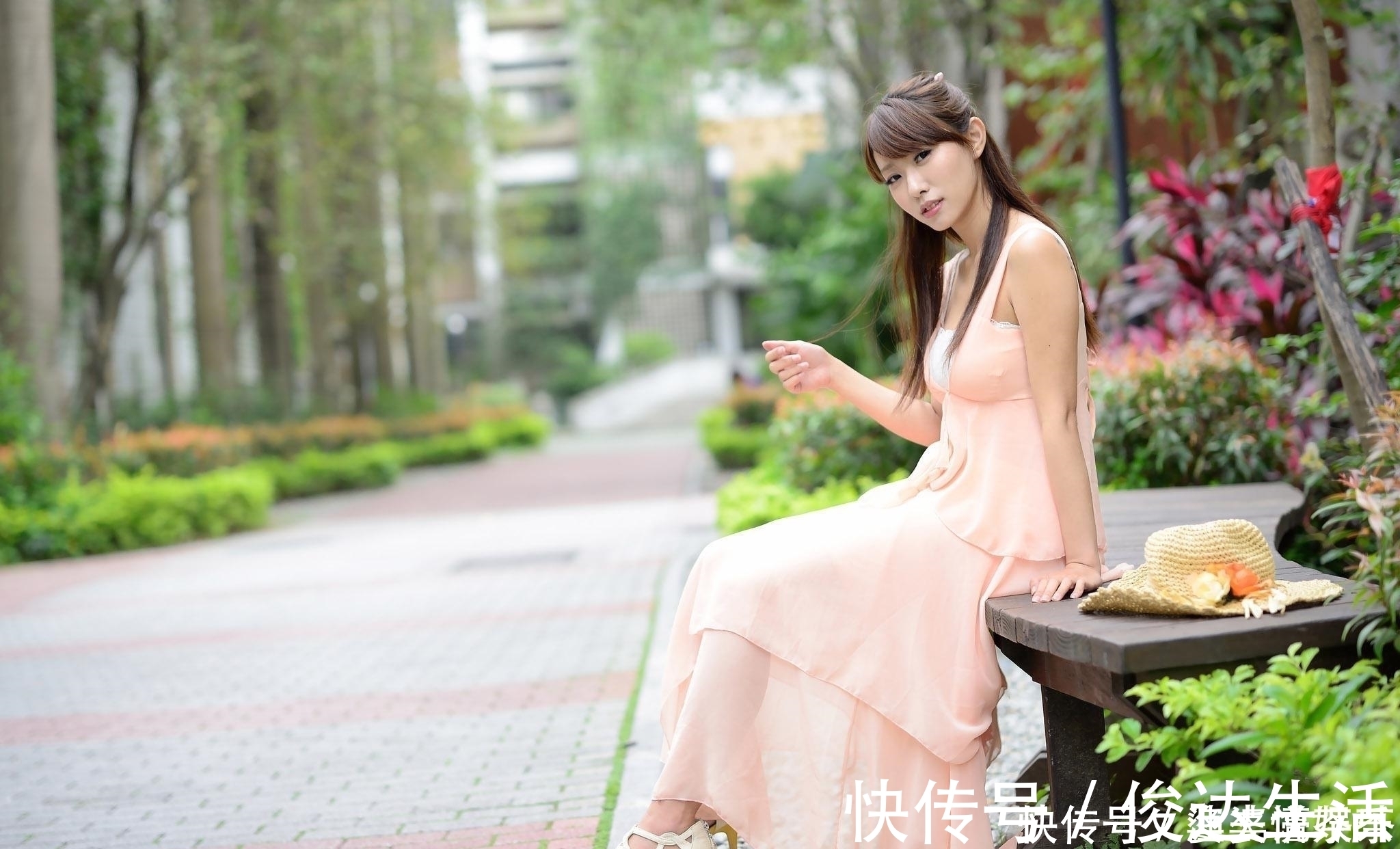 美女|时尚穿搭推荐:时尚美女唯美写真,青春、靓丽,简直美爆了