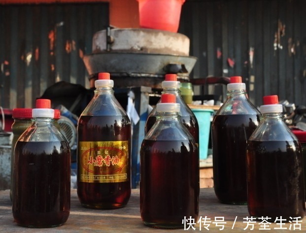 街头“现榨芝麻油”，味道香还不贵，实则机器暗藏玄机！别贪便宜