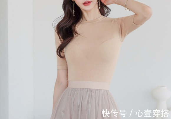 爱丽舍|女神孙允珠高清时尚搭配:爱丽舍珍珠娇杏细螺纹雪纺裙