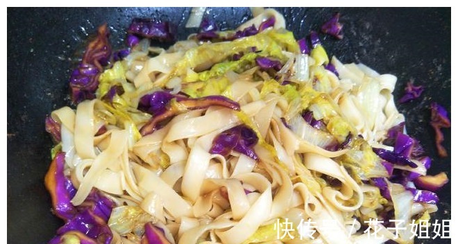 炒面条|家常炒面条的方法,多加1步,面条不坨,爽滑入口,不用买着吃了!