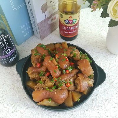 想健康又想美味，吃猪蹄焖萝卜就对啦