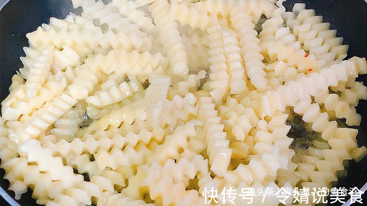 街头小吃狼牙土豆，成本不到三块钱，一次做一盆，学会不用出去买