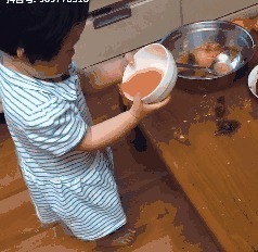 宝宝|和了一盆面发出一个娃!“如果时间倒流,我不会和邻居多聊半句”