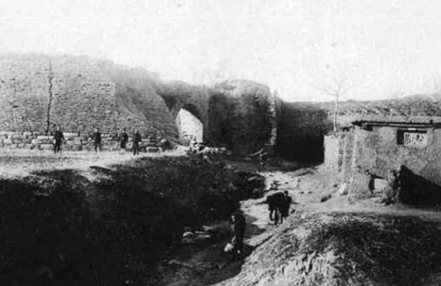 军事家|一代军事家竟干出盗墓这事,只管搬黄金,却遗留了一件24亿的宝物