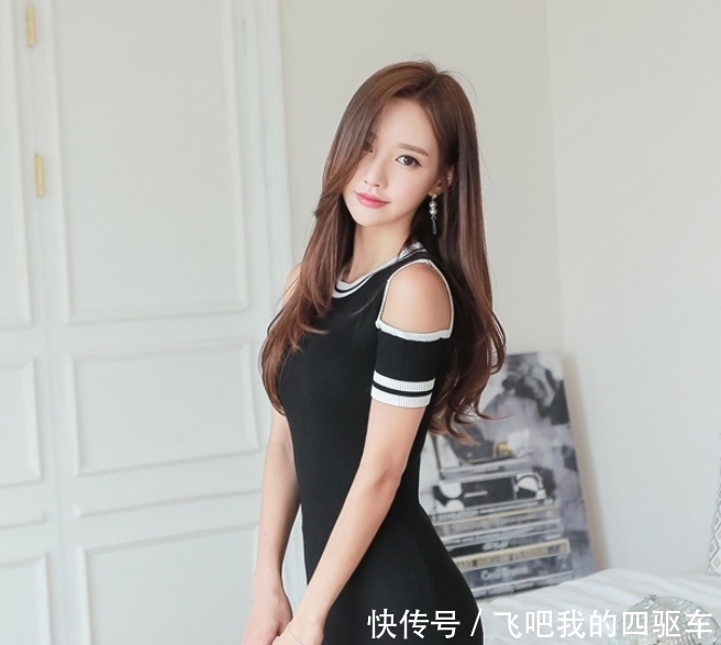  展露|娇柔又丰盈的紧身裙小姐姐，展露曼妙多姿的好身材，女人味十足