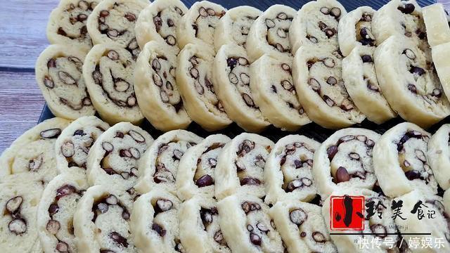 1碗面粉加半碗红豆，教你做红豆蜂蜜卷，松软香甜，全家人都爱吃