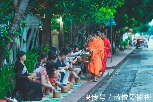 人文景观|老挝最温情的一道人文景观，持续千年，游客为此专门早起