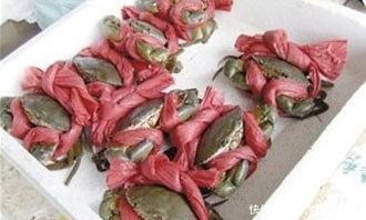 吃螃蟹|一斤螃蟹绑三两粗绳,消费者:我们到底是吃螃蟹,还是吃绳子?