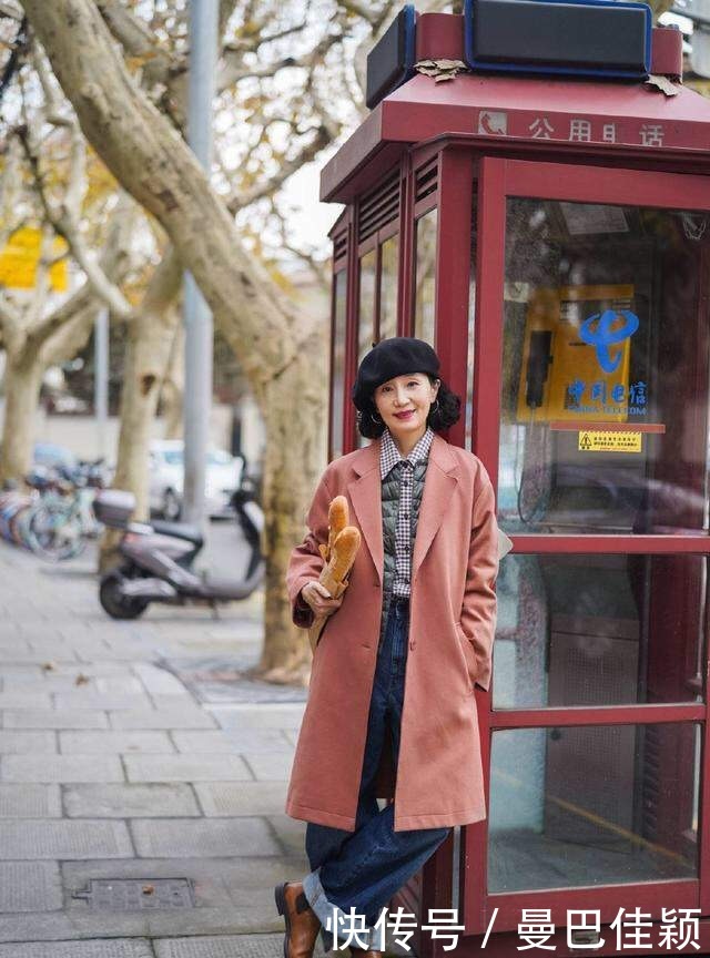 女性|中年女性把小黑裤扔了吧!跟着三木妈妈这样穿,减龄还优雅