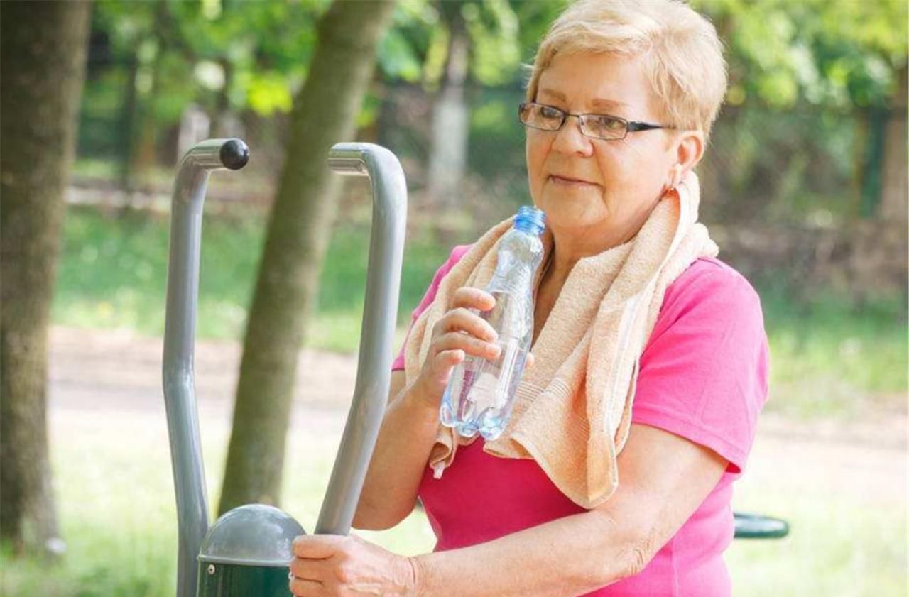 锻炼|老人坚持“走路”锻炼,身体反而越来越差,或许是做错3件事