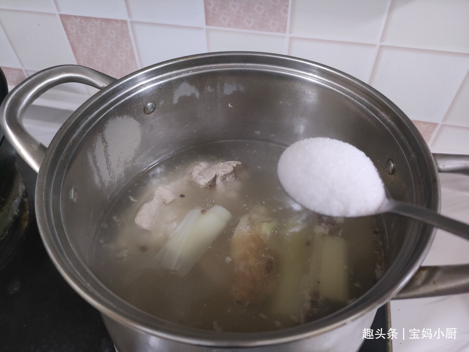 超解馋的猪肉吃法,不蒸不炒也不炖,不腻吃着健康,几十年没吃够