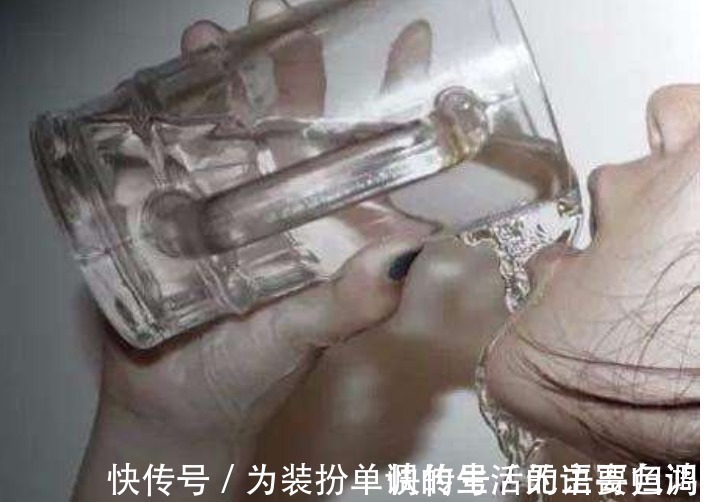 生姜|湿气是百病之源,女人常用生姜擦“2处”,赶跑湿气,或许还减重