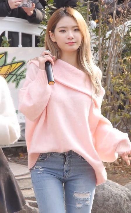 街拍美女性感端庄的小妹妹,算得上是国色天香