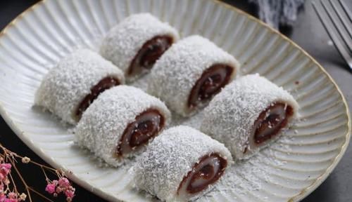 香甜|夏天就馋糯米粉这做法,一蒸一卷就搞定,香甜软糯,吃1次忘不了