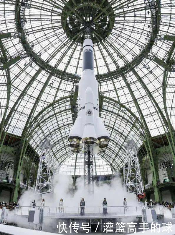 秀场|在华丽的时装背后,那些极具创意的秀场场景设计(上)