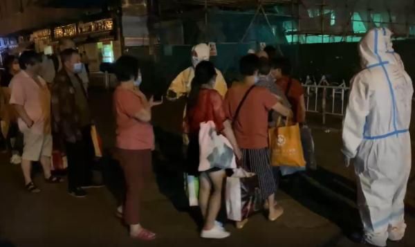 吴凡|上海确诊病例活动轨迹、最新排查结果公布！深夜直击防控现场→