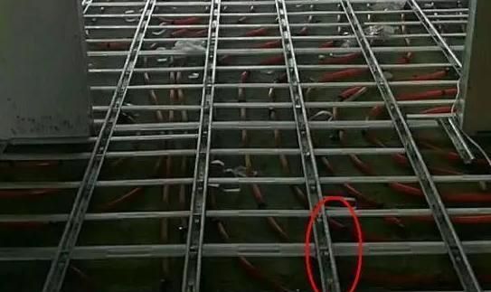 地面|新房装修,老师傅直接在地上铺满“骨架”贴瓷砖,真的长见识了