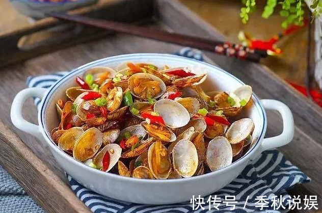 炒花甲，万万不要直接炒！大厨多做1步，吐沙快又净，香辣入味