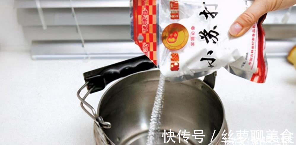 电热水壶|不管水壶水垢多厚，大厨教你一招，水垢快速去除，方便又卫生