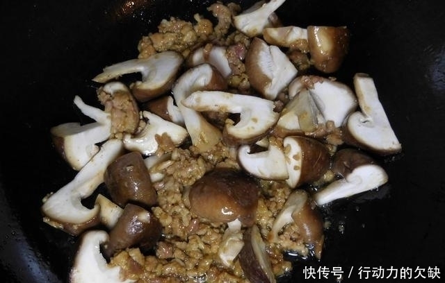 豆腐|豆腐这么做极下饭,吃起来比肉爽,上桌后分分钟钟被抢光!