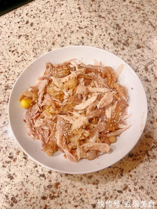吃不下饭？那是你不会做电饭锅版懒人～盐焗手撕鸡，