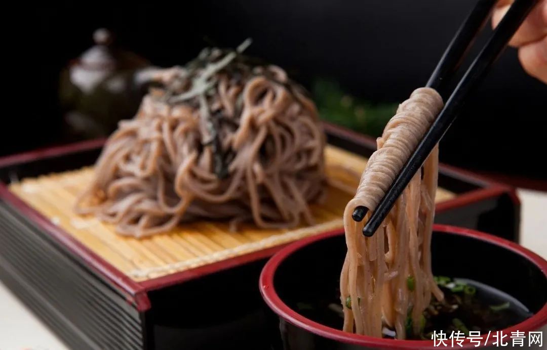 荞麦凉面|夏季宜吃面，这碗最适合，带走暑湿，不长胖，保健康~可别吃错了