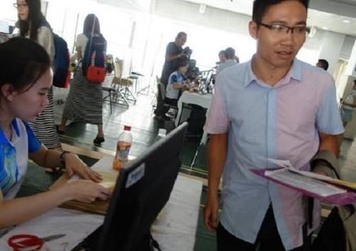 北京交通大学|“高考疯子”吴善柳,复读8年只为考清华,32岁圆梦,现状引深思