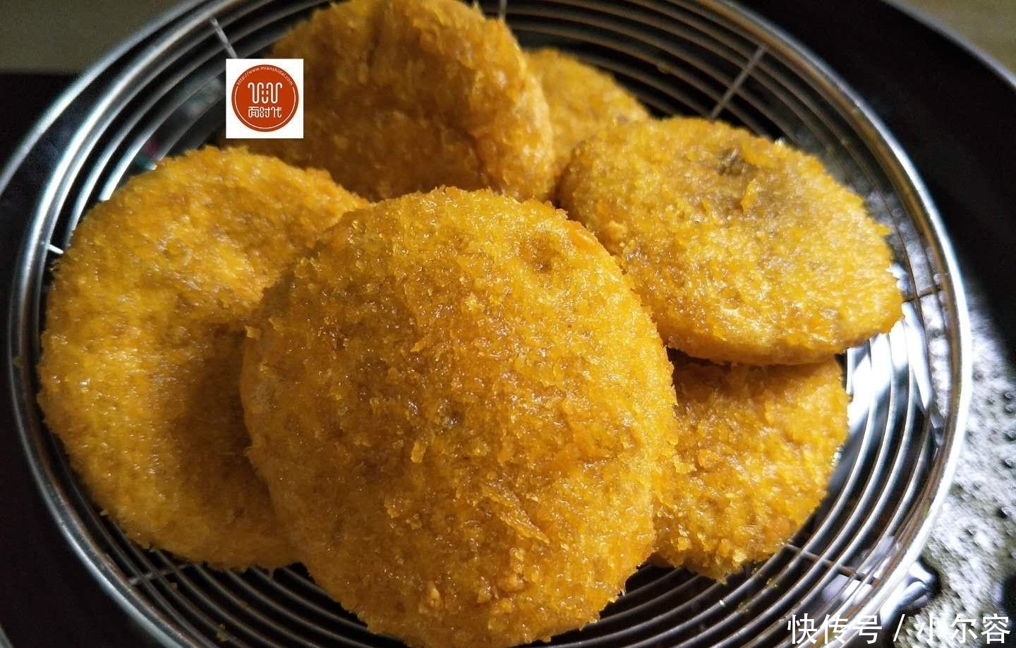 手把手教你做出清香酥脆的南瓜饼,你值得去做一份尝尝!