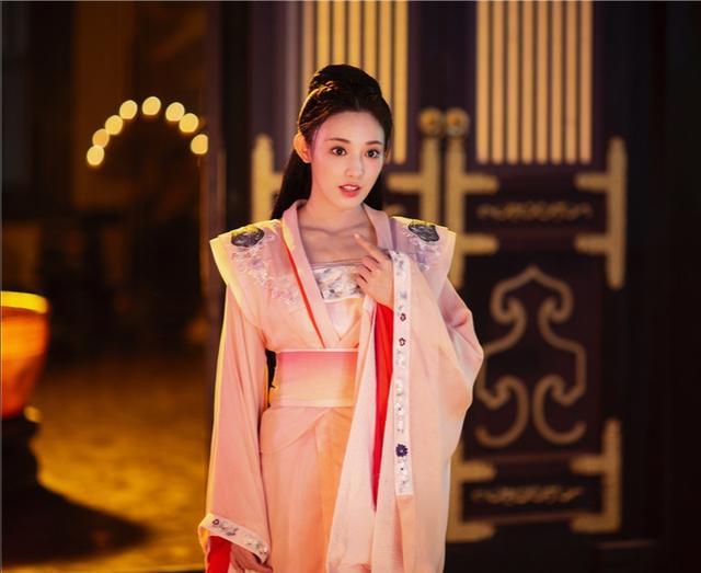 太子与美人细作:东宫的“养蛊”日常