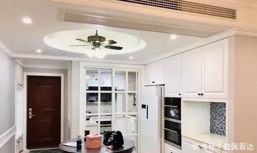 马赛克|老公坚持在过道打柜子,完工后我懵了,电视墙十分抢眼,谁见过!