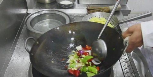 土豆片试试这个做法,肉都不放,炒出来清淡营养,家常实用