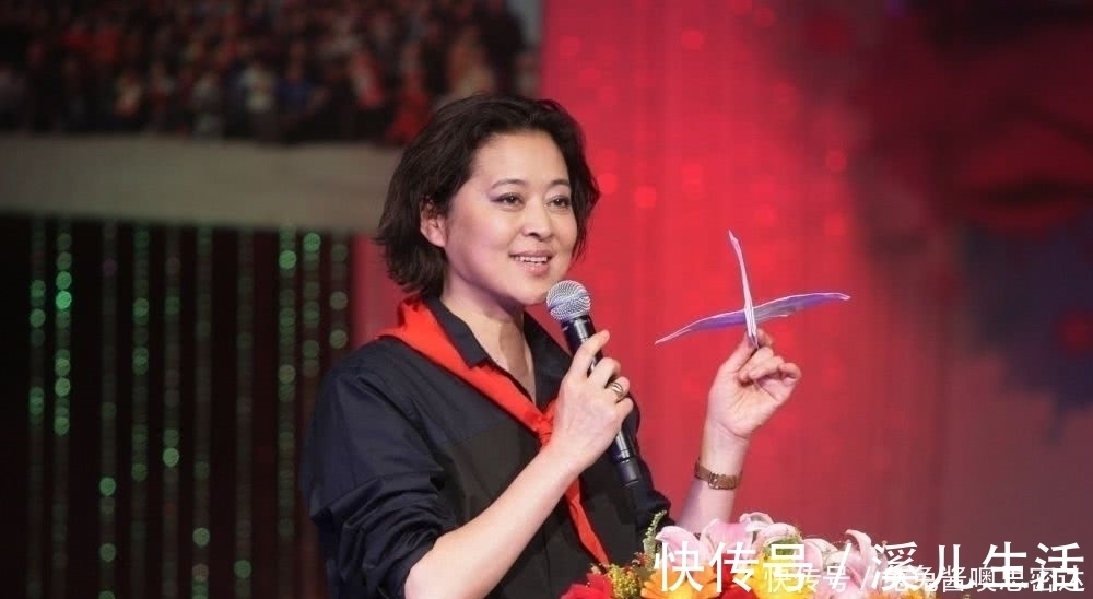 倪萍豪宅曝光,和保姆一起下厨做饭,网友不愧是央视一姐