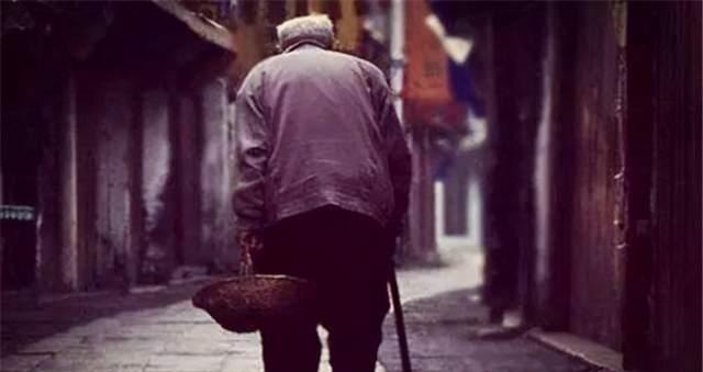 传统文化!贾平凹被父亲点醒后,下决心给父亲买好酒喝,结果临终未曾喝到