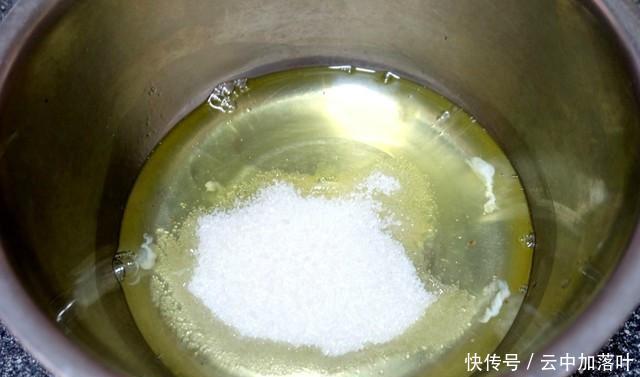 放油|5个鸡蛋1碗面粉,不放油少放糖,用电饭锅做一个好吃又好看的蛋糕