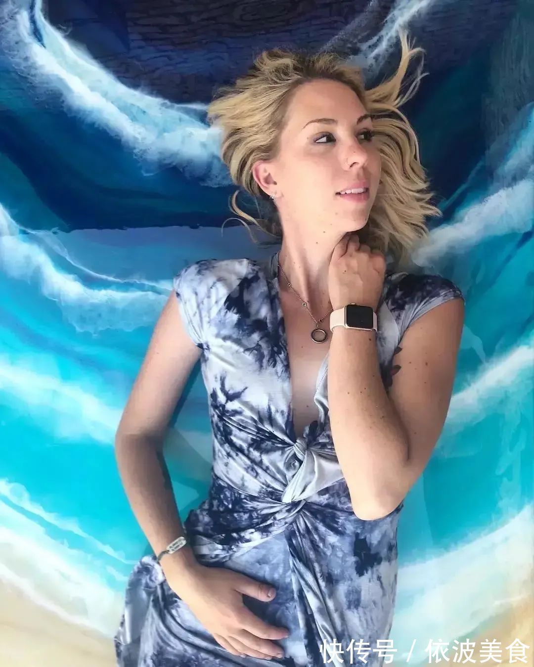 夏威夷&从没学过美术的她,用简单粗暴技法画画,让她成为了百万富豪