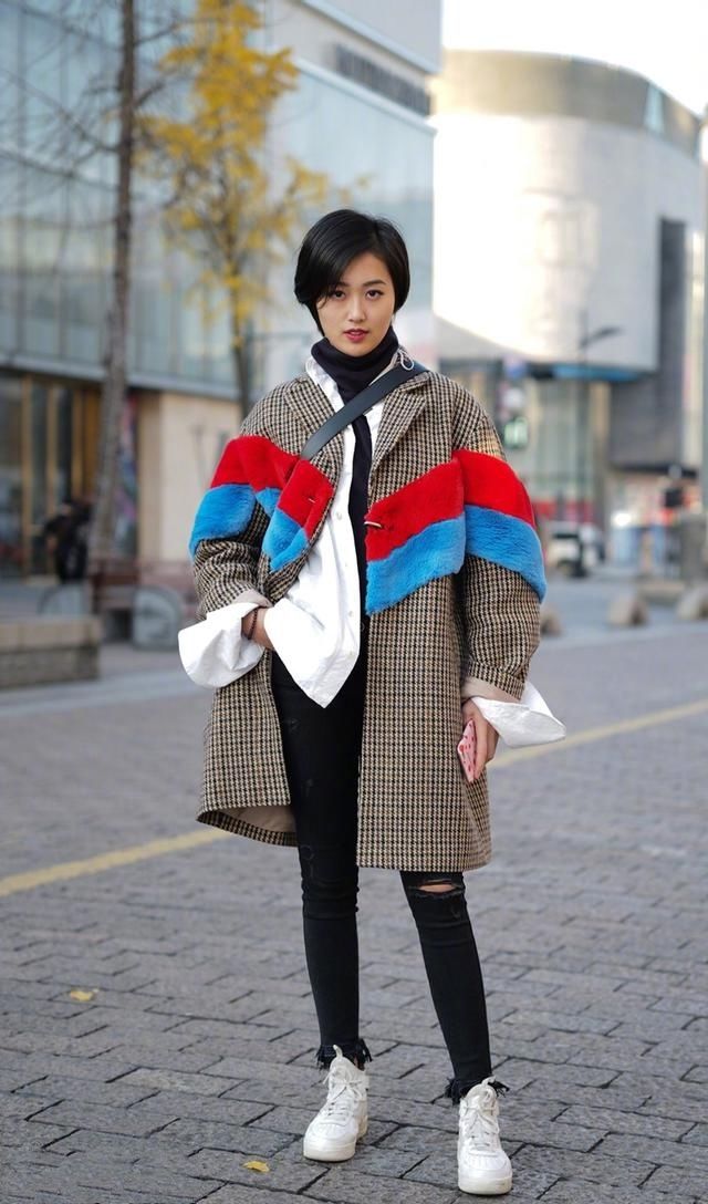 时尚穿搭，白色的配色清爽又减龄，潇洒又不失精致感