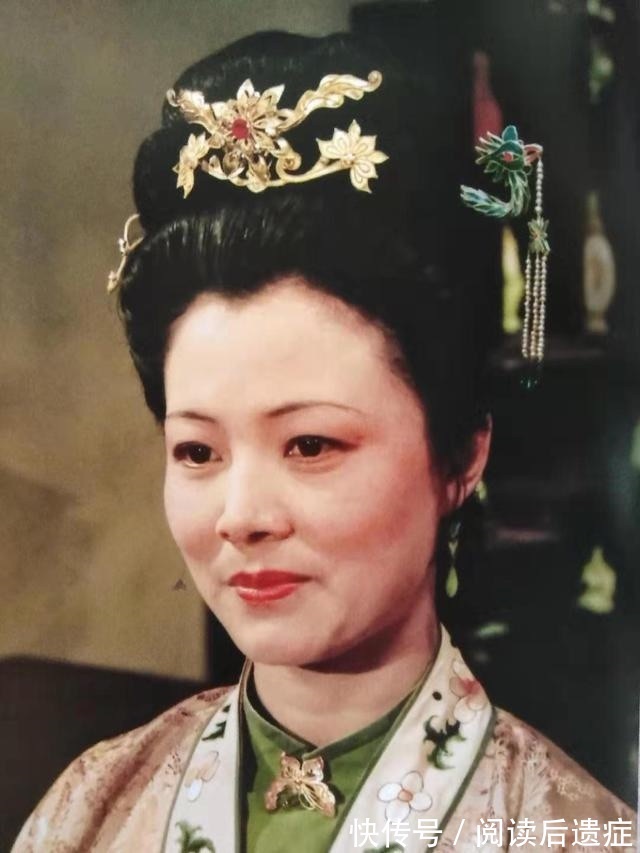 贾琏!为对付尤二姐,王熙凤找尤氏、贾蓉大闹一场,一举几得?