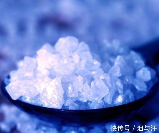  长痘痘|长痘痘4种避讳的食物，3种有利的食物！还有最后一招教你逼退它