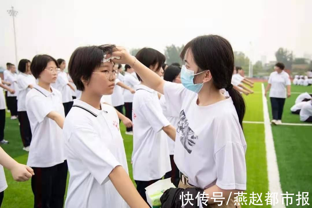 泽龙学校|展飒爽风采 扬激昂青春 保定泽龙学校开展新生军训活动