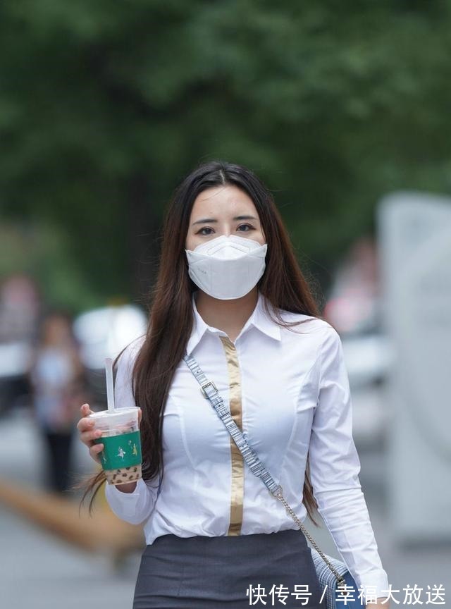 身材 牛仔裤彰显高挑纤瘦身材,突出女性身材黄金比例,时尚且百搭!